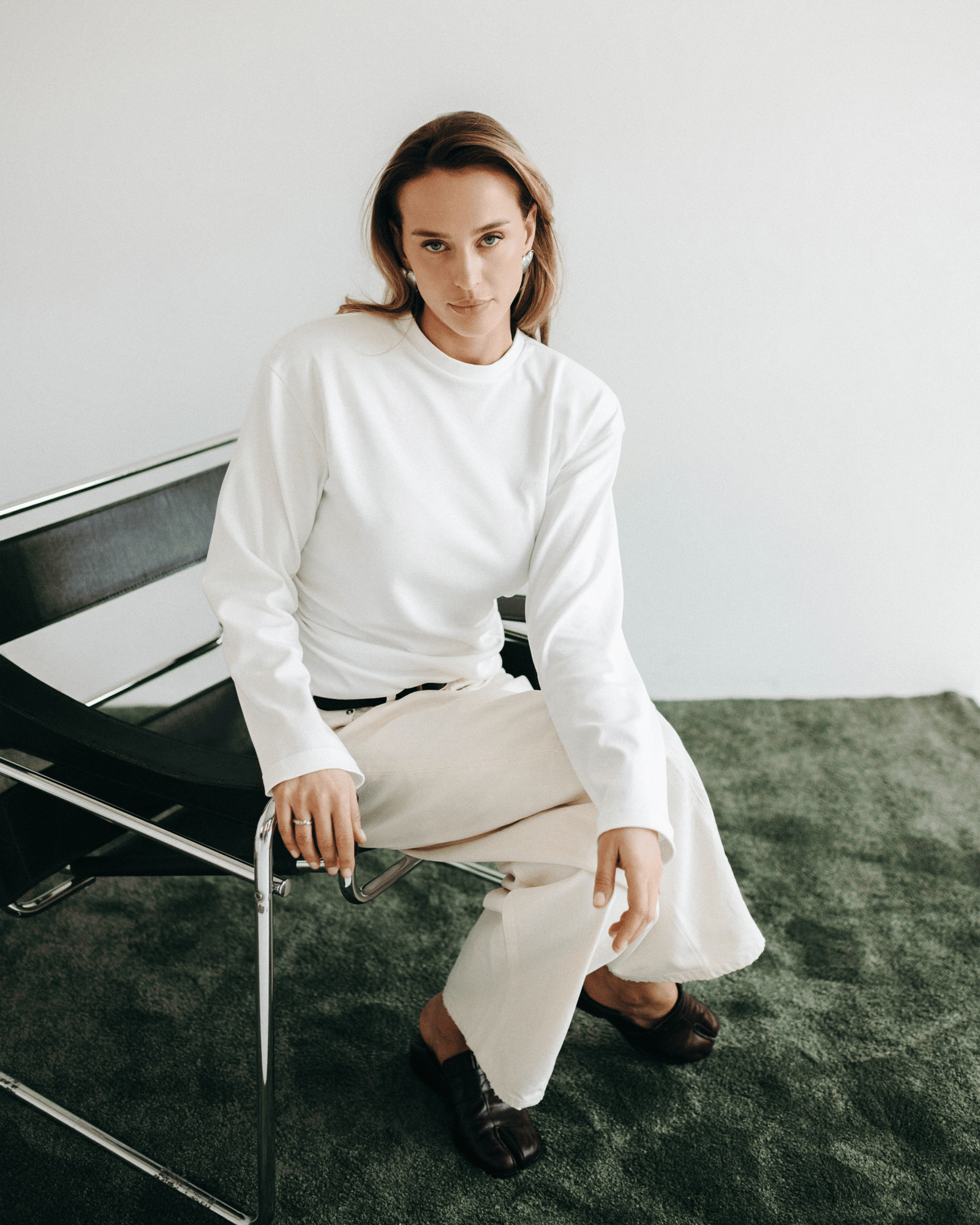 Priglundanti palaidinė ilgomis rankovėmis